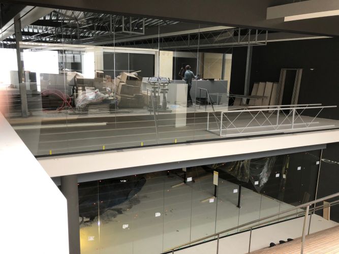 glaswand zwarte profielen