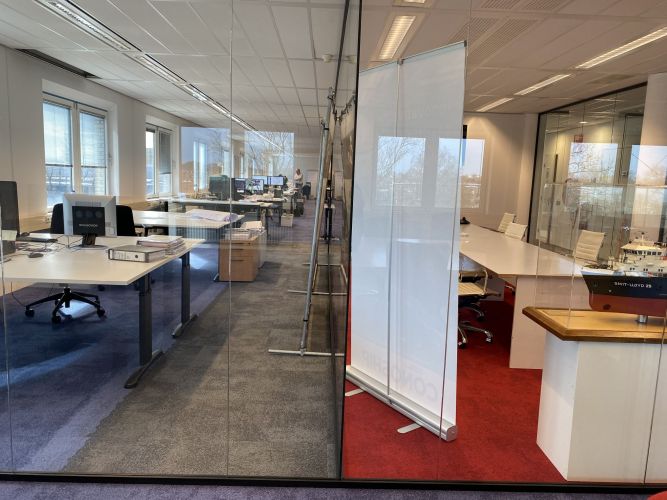 glaswand zwarte profielen