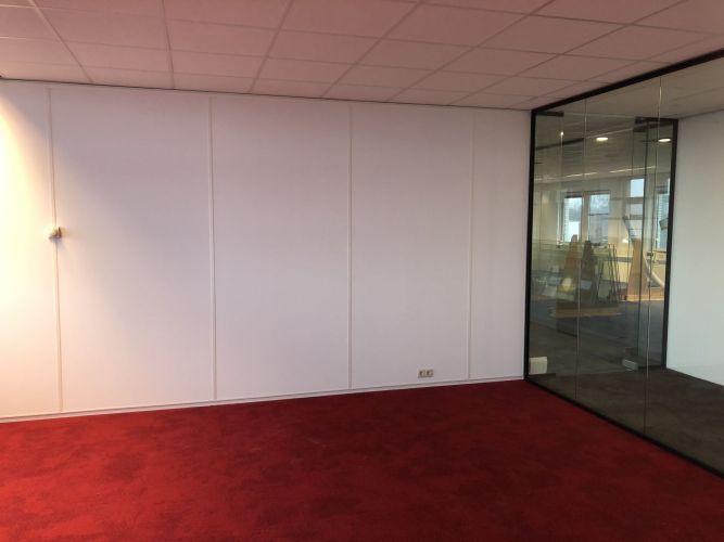 aansluiting systeemwand op glaswand