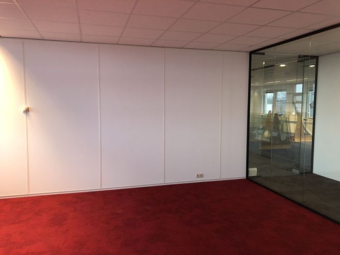 aansluiting systeemwand op glaswand